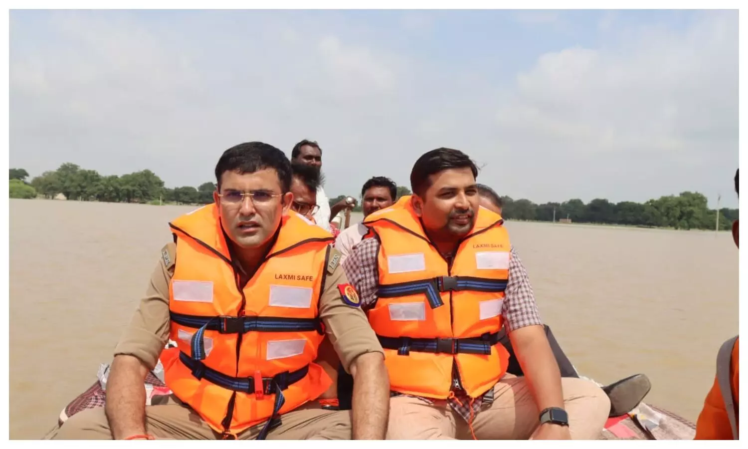 DM and SP visited flood affected area in Chitrakoot