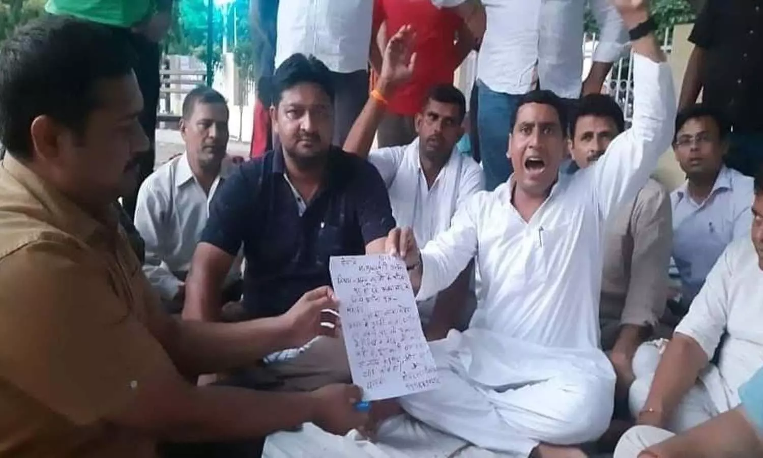 Tyagi society threatens big agitation in Meerut, letter written with blood to Chief Minister