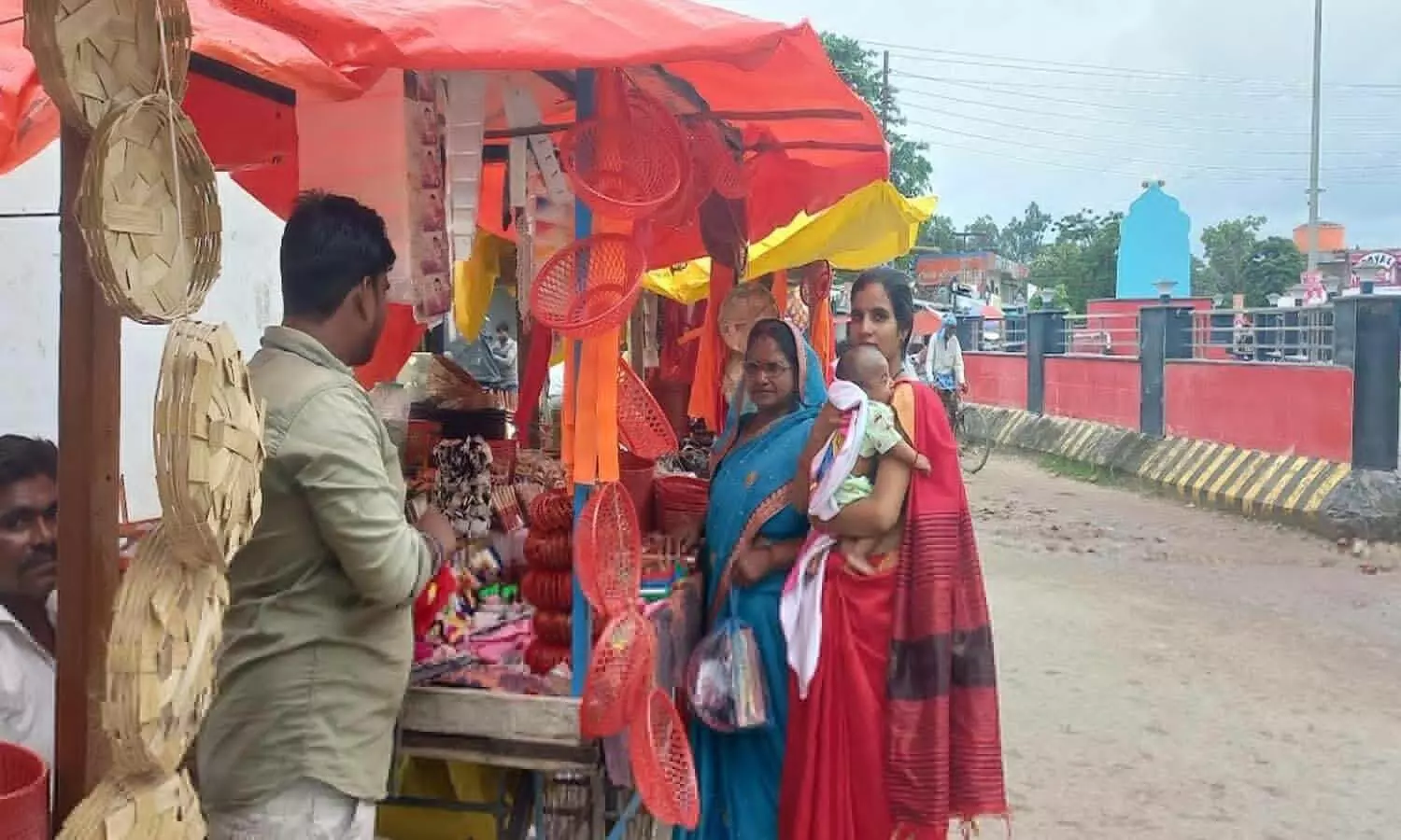 Teej fast brought back the beauty of the market, crowd of women started appearing on clothes, jewelery and cosmetic curse