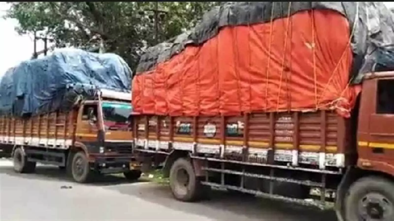 big scandal in the truck release in sonbhadra many trucks were released on fake release order