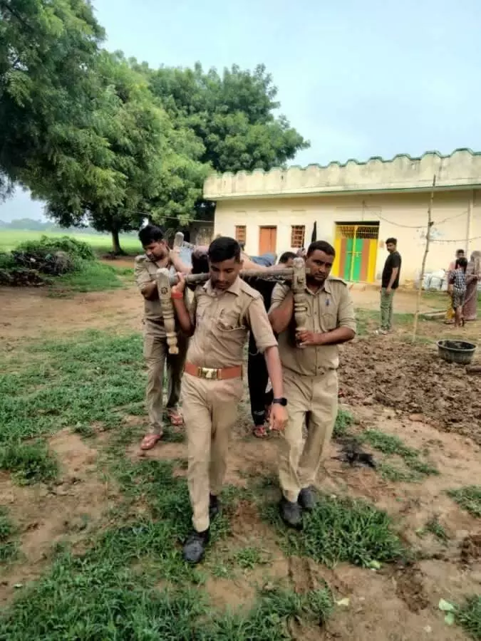 up news when the vehicle did not reach the village banda police set unique example
