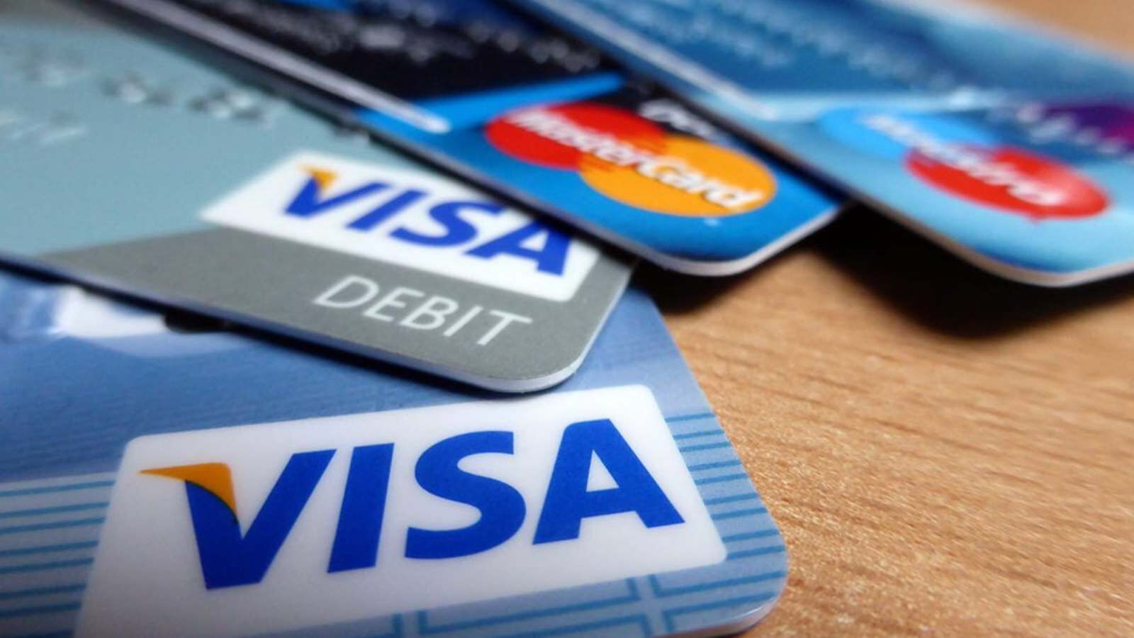 business news credit card latest news credit card spends hit record credit  card spends rs 1 16 lakh crore | Credit Card: क्रेडिट कार्ड से खरीदारी में  रिकॉर्ड वृद्धि, जुलाई में खर्च