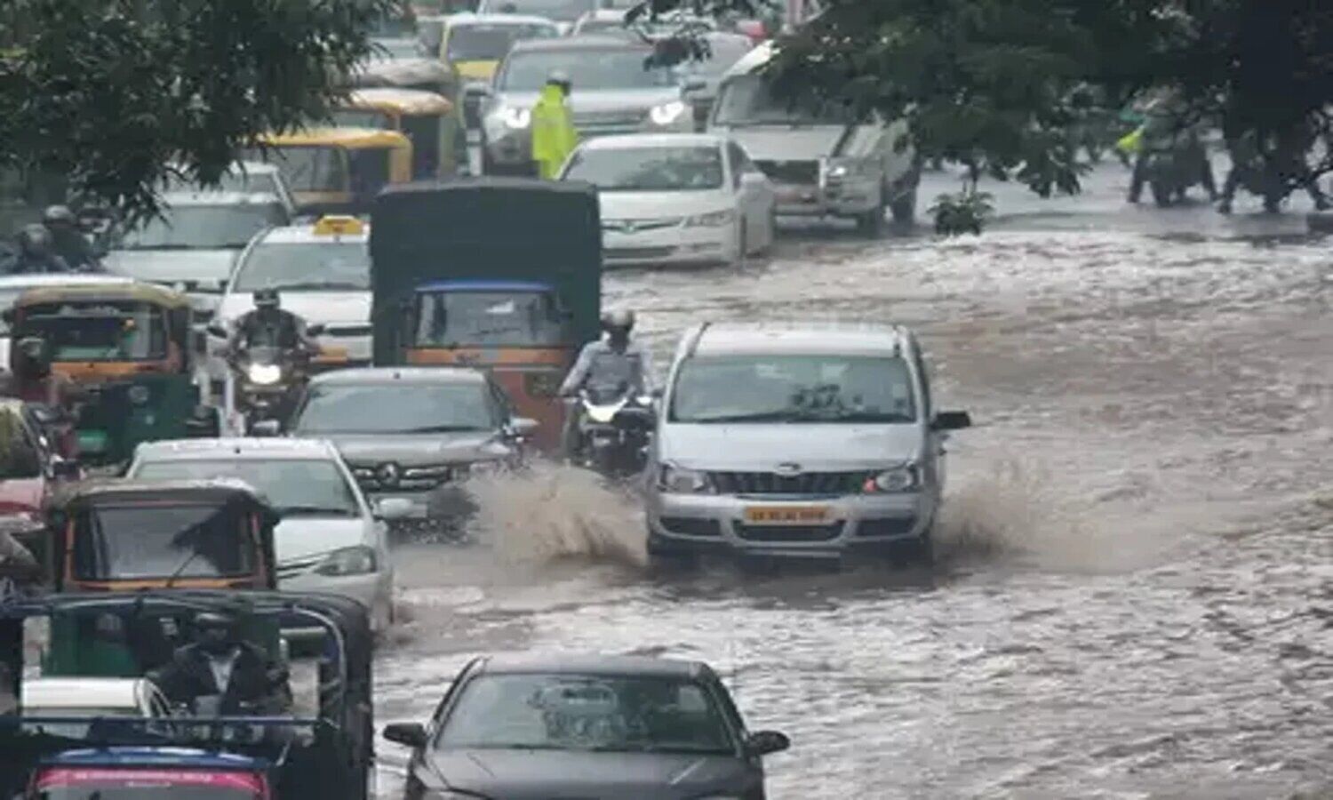 Bengaluru Heavy Rain: Heavy rains and water logging in bad condition for IT hub Bengaluru