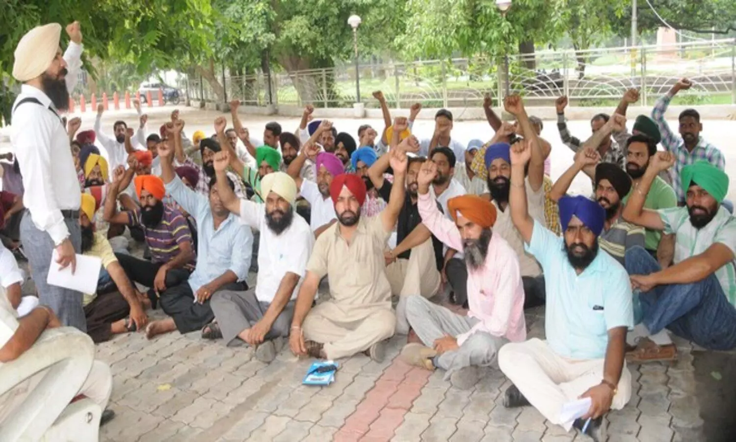Punjab News: पंजाब में बेरोजगार लाइनमैनों ने कहा, आप कर रही वादाखिलाफी