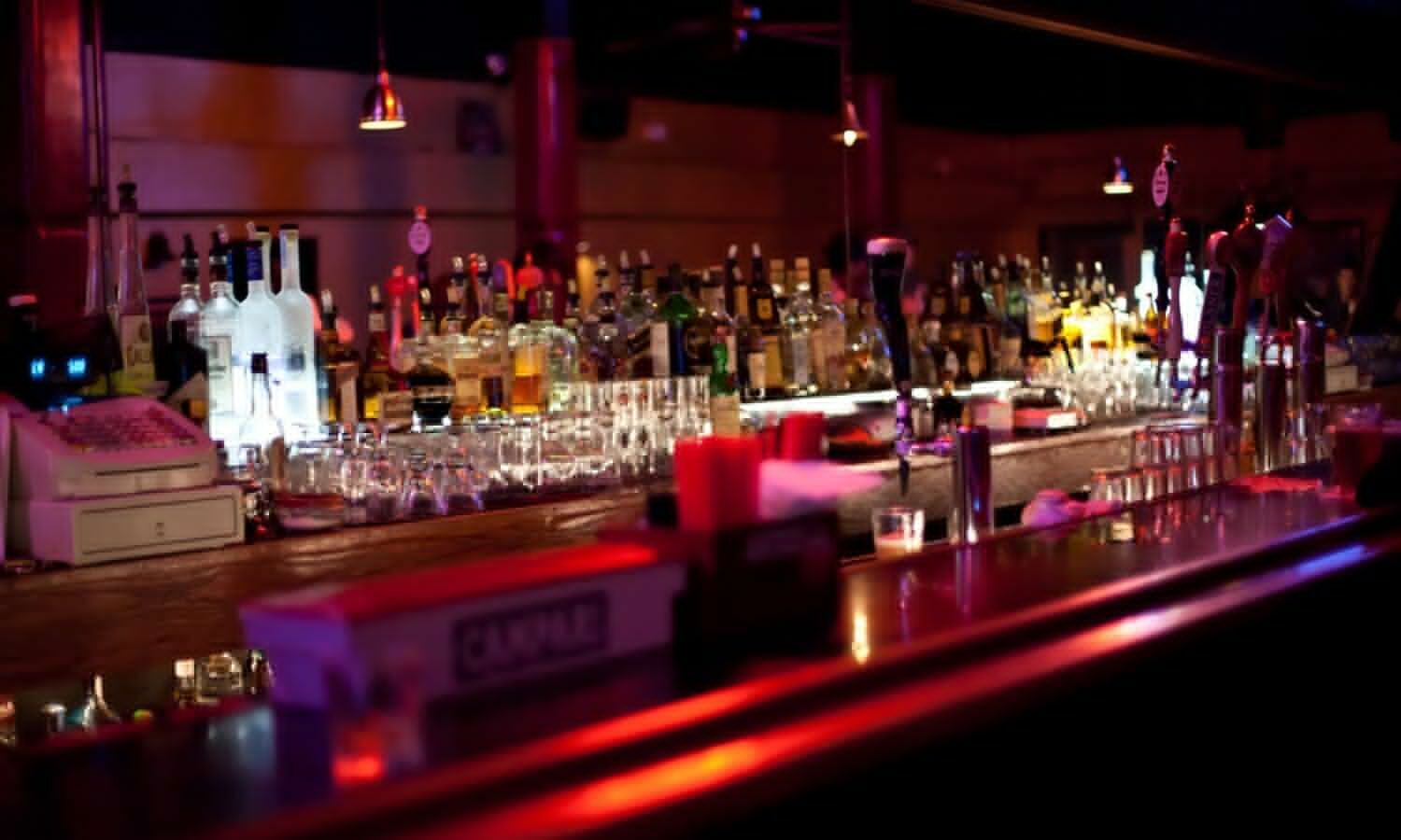 Famous Bars in Delhi: These are the best bars to spend quality time in Delhi, you will not know when the hours of sitting alone will pass.