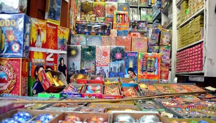 aap ban crackers in delhi ahead of diwali 2022 Delhi mein Patakhe Ban |  Diwali 2022 Delhi Patakhe Ban: इस दीवाली भी दिल्ली में नहीं जला सकेंगे  पटाखे, AAP सरकार ने बढ़ाया