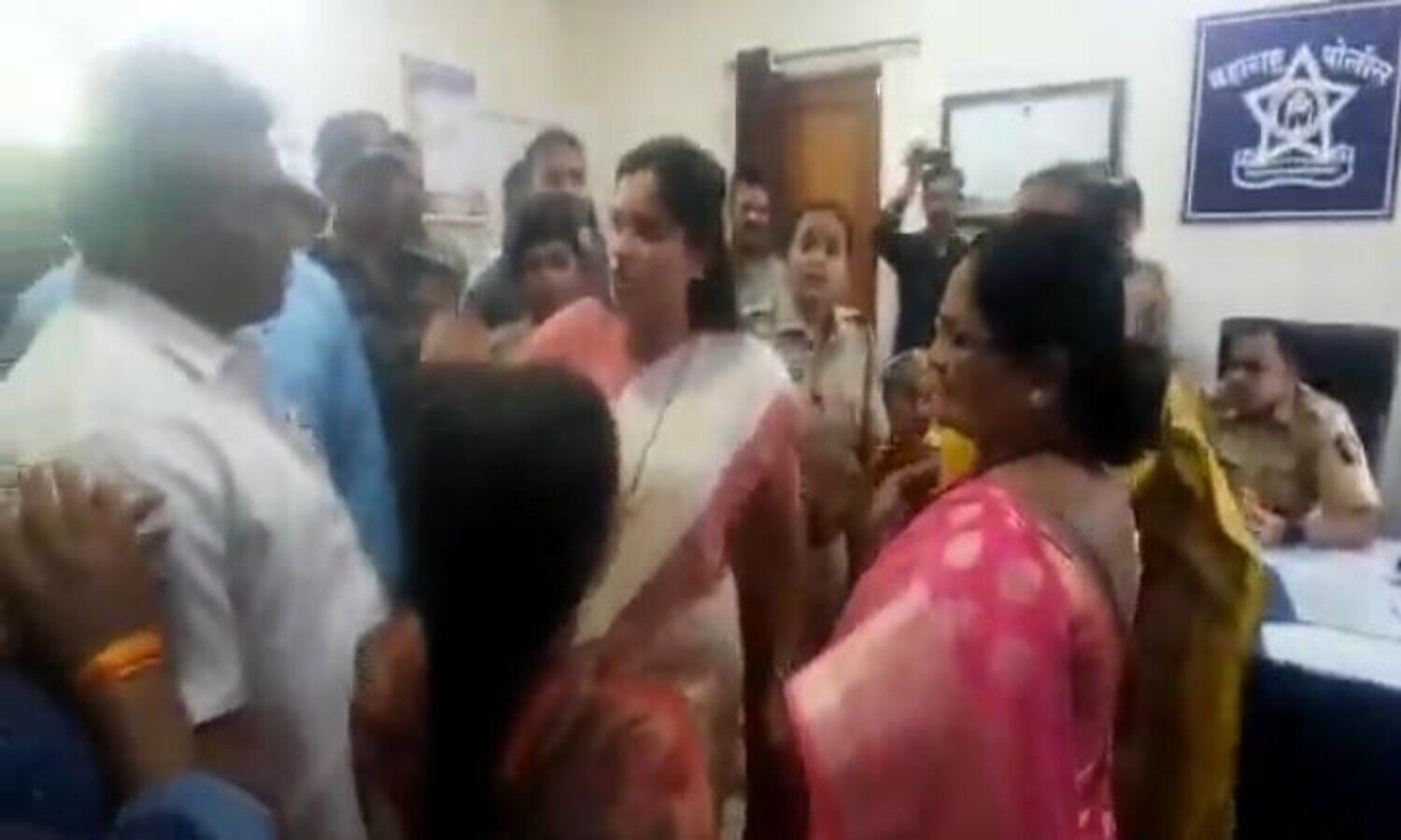 Navneet Rana Video: MP Navneet Rana raged on the police on the call record, fiercely created a ruckus in the police station