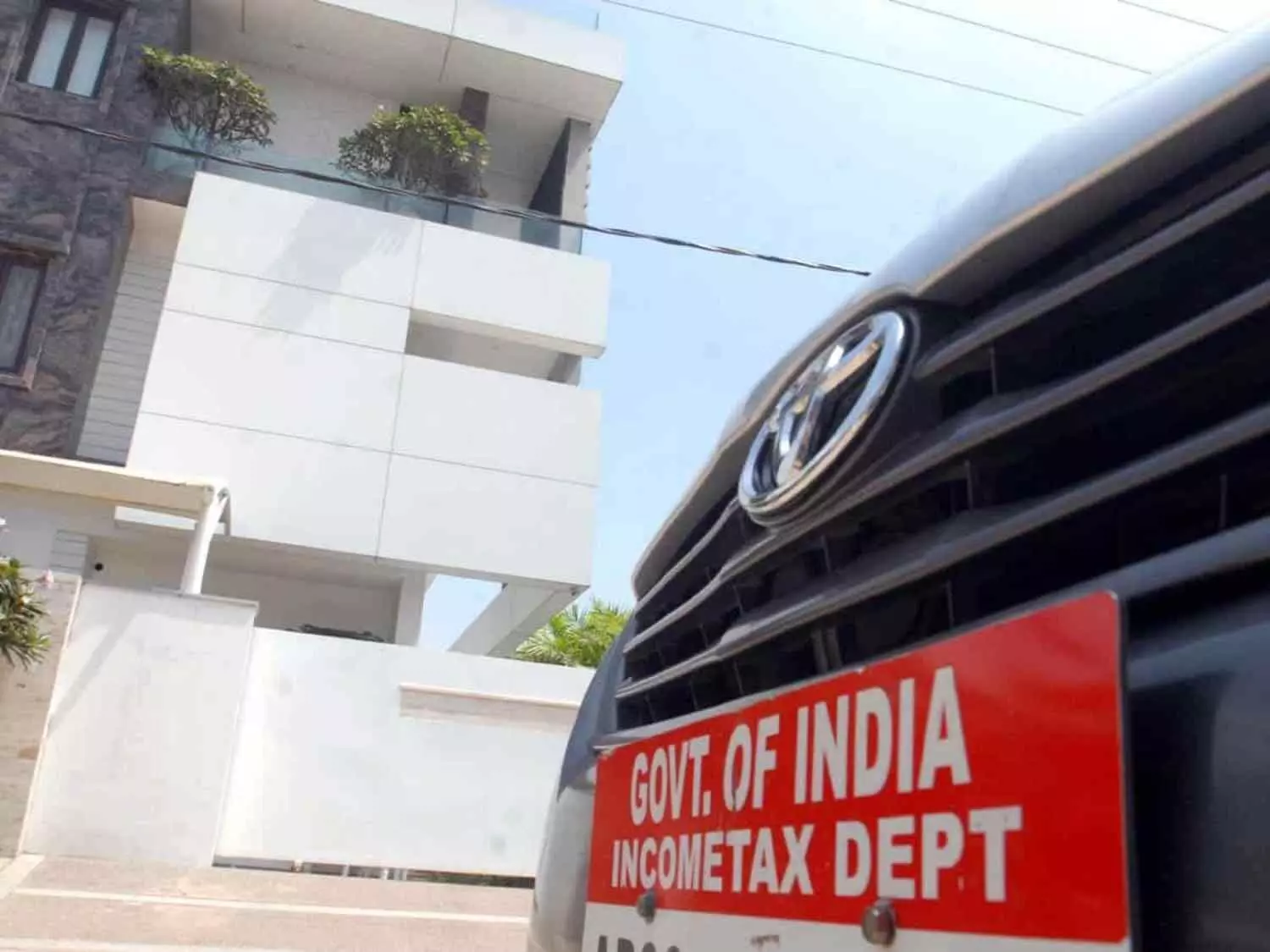 income tax department raids at centre for policy research