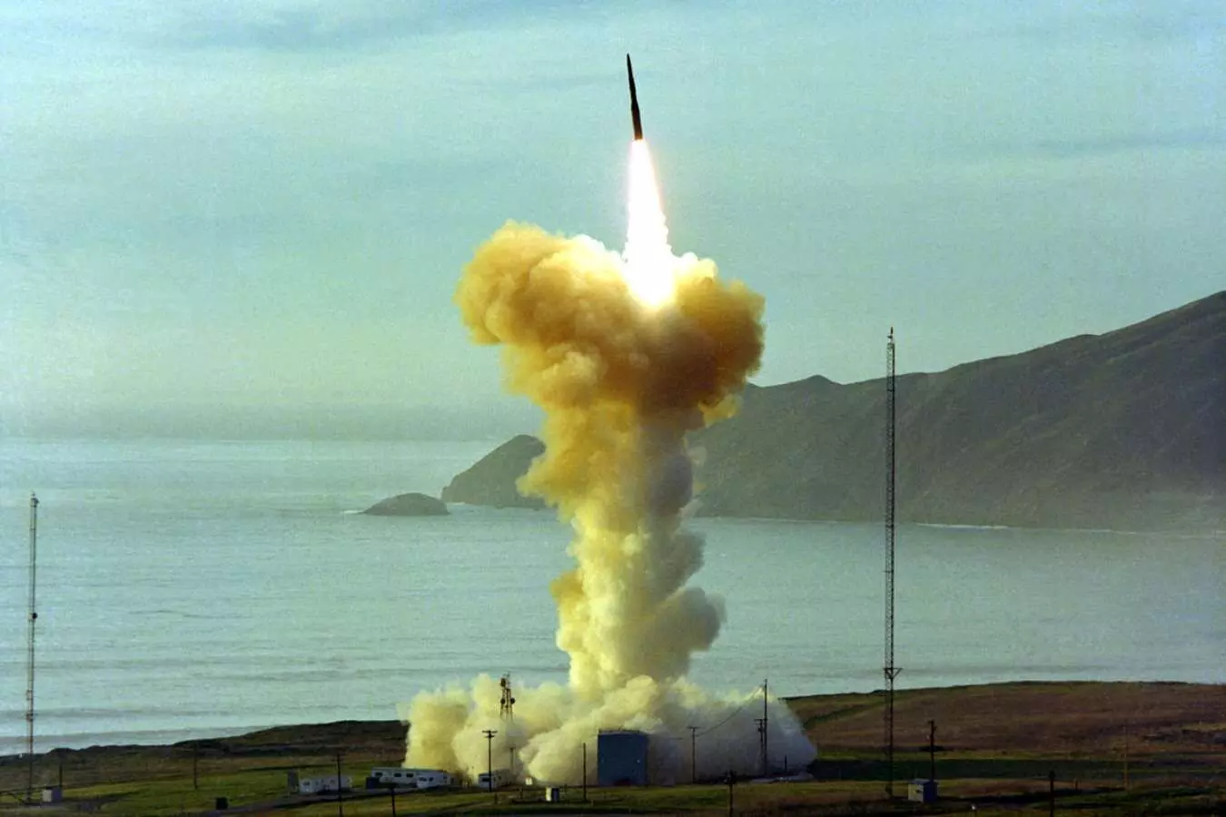 us successfully tests nuclear capable intercontinental missile minuteman iii icbm