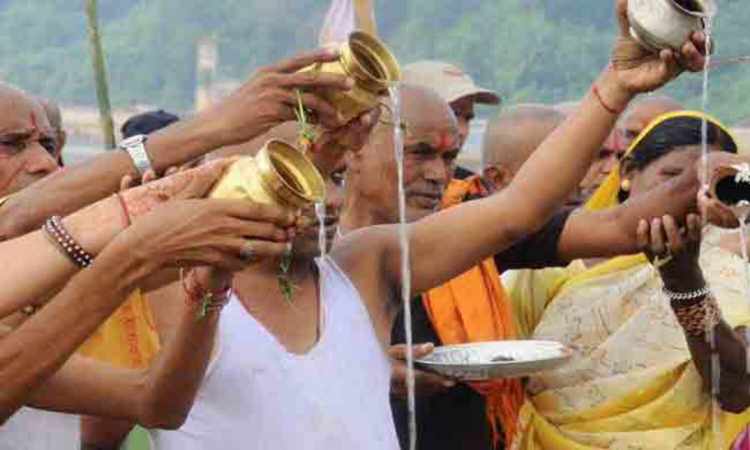 Bihar: With the beginning of Pitru Paksha, crowds of Pind Daan gathered at the ghats of the river Falgu.