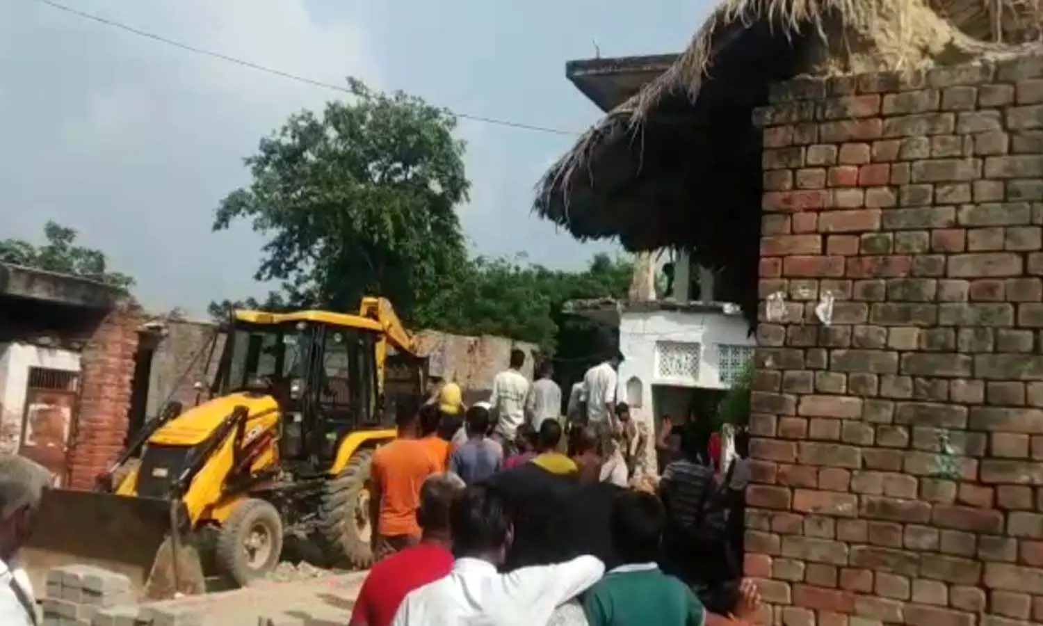 Yogi governments bulldozer roared again, demolished the houses built by occupying the pond