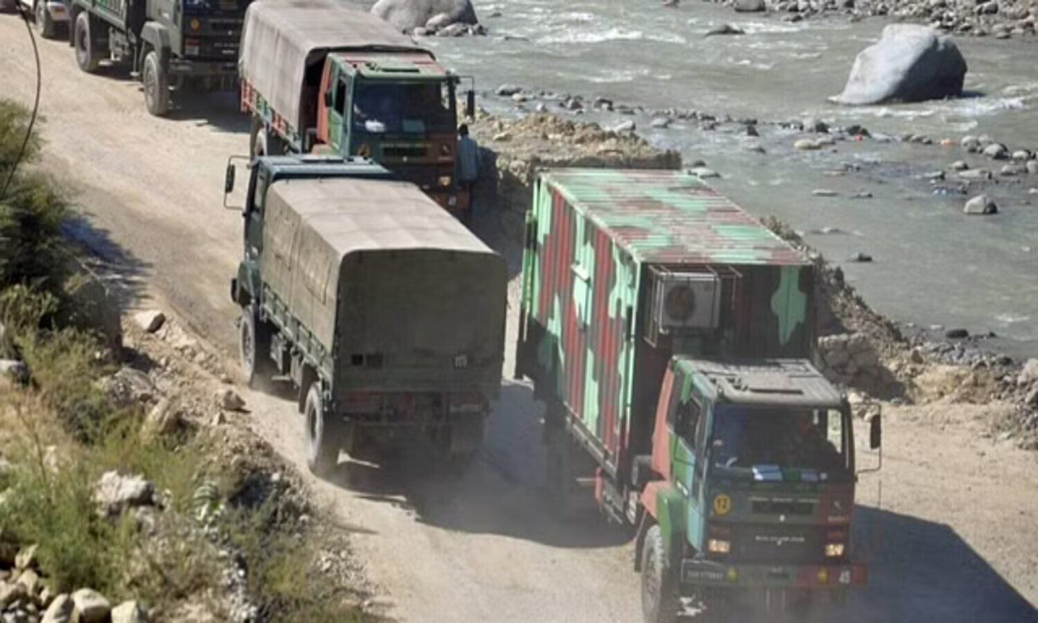 India China Border: Indian Army’s skill shown near China border, bridge ready in a few hours on Indus river