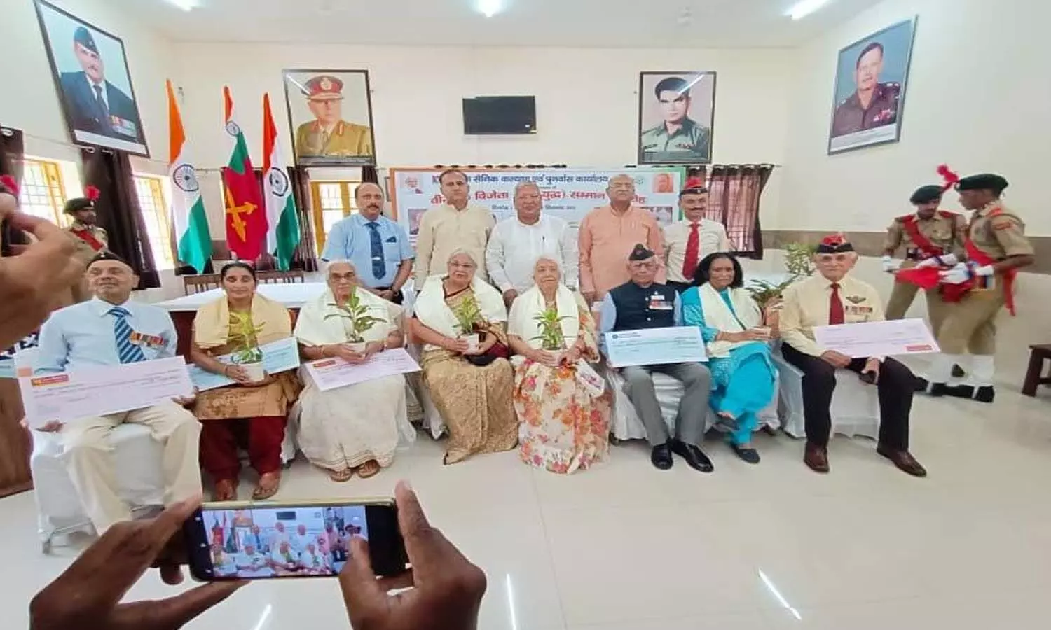 The brave Indian army warriors of Indo-China and Indo-Pakistan war were honored by the peoples representatives