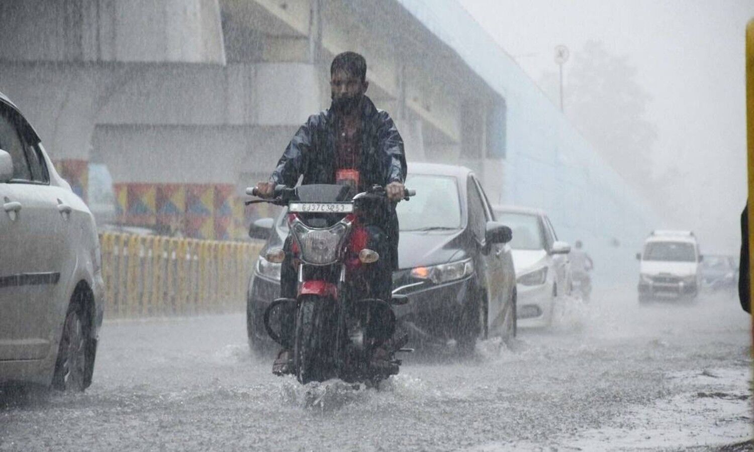 Heavy Rain Today: Alert issued for heavy rain, water will fall in these districts with lightning