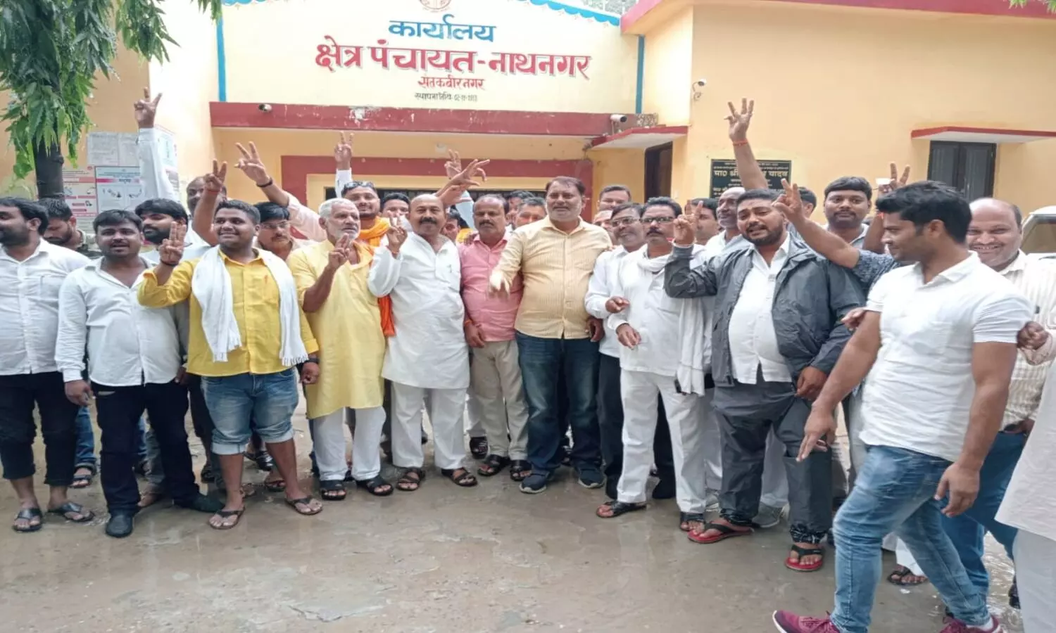 Sant Kabir Nagar: भ्रष्टाचारी बीडीओ के खिलाफ प्रधान संघ ने जीती जंग, श्वेता वर्मा बनी नाथनगर की नई बीडीओ