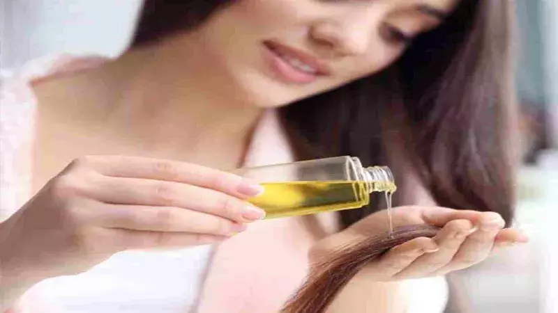Hair Care Tips in Hindi Leaving hair oil overnight does not help in hair  growth | Hair Care Tips: इन लोगों को नहीं लगानी चाहिए रात के समय बालों में  तेल, हो