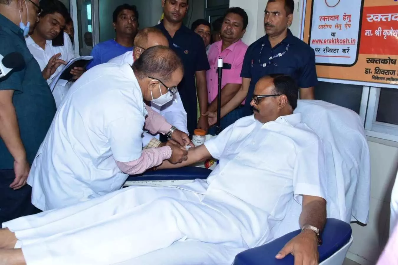 narendra modi birthday up deputy cm brajesh pathak blood donate in lucknow