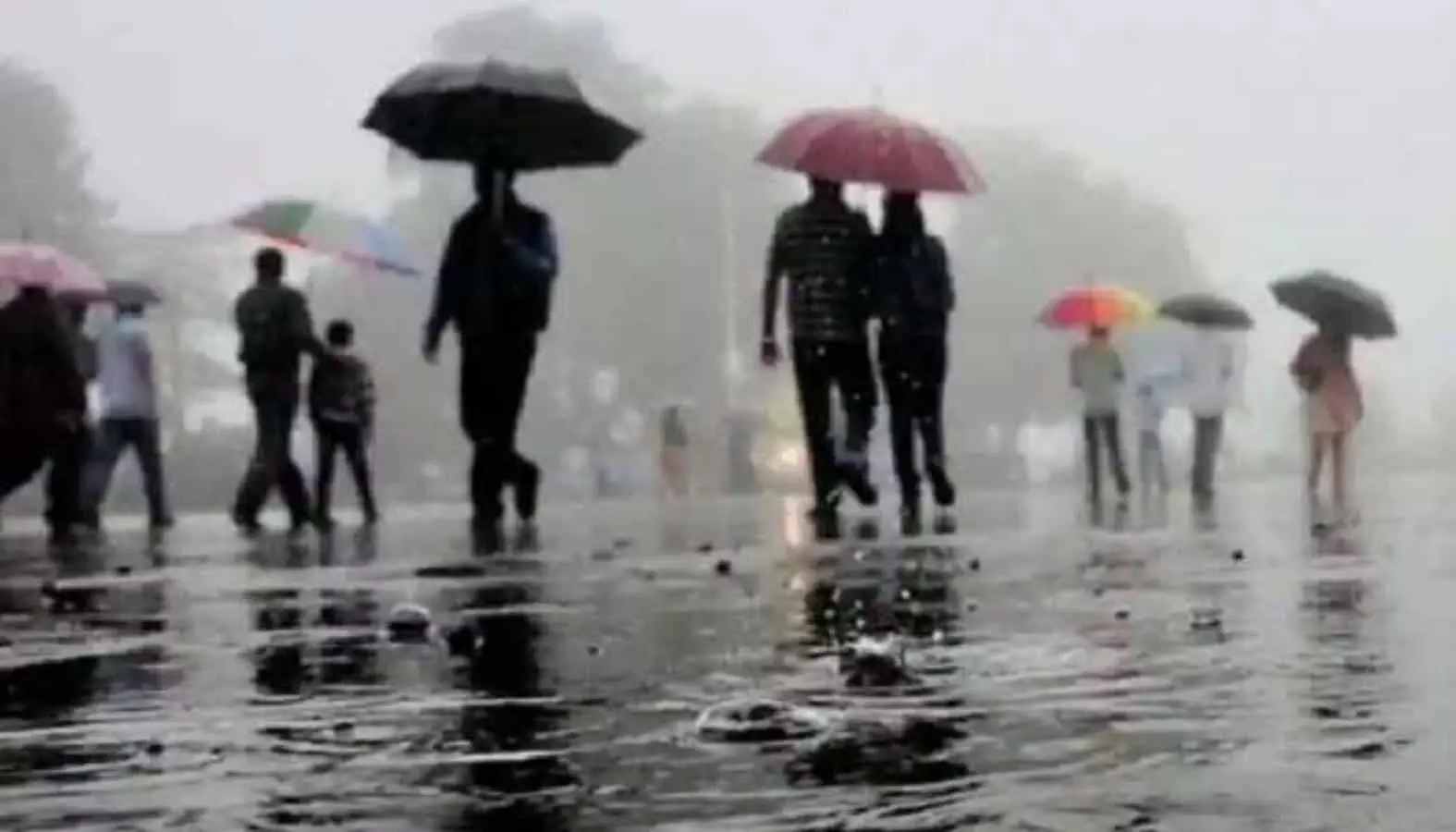 Weather Today : कई राज्यों में आज भी जारी रहेगा बारिश का दौर, यूपी में भी बरसेंगे बादल