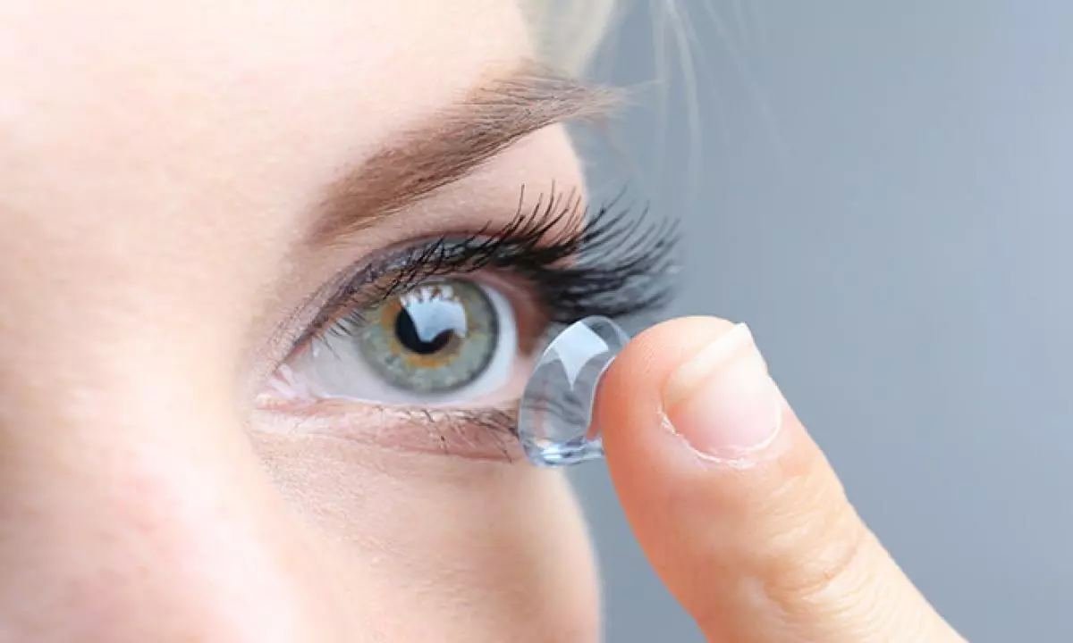 10 things to remember when wearing contact lenses
