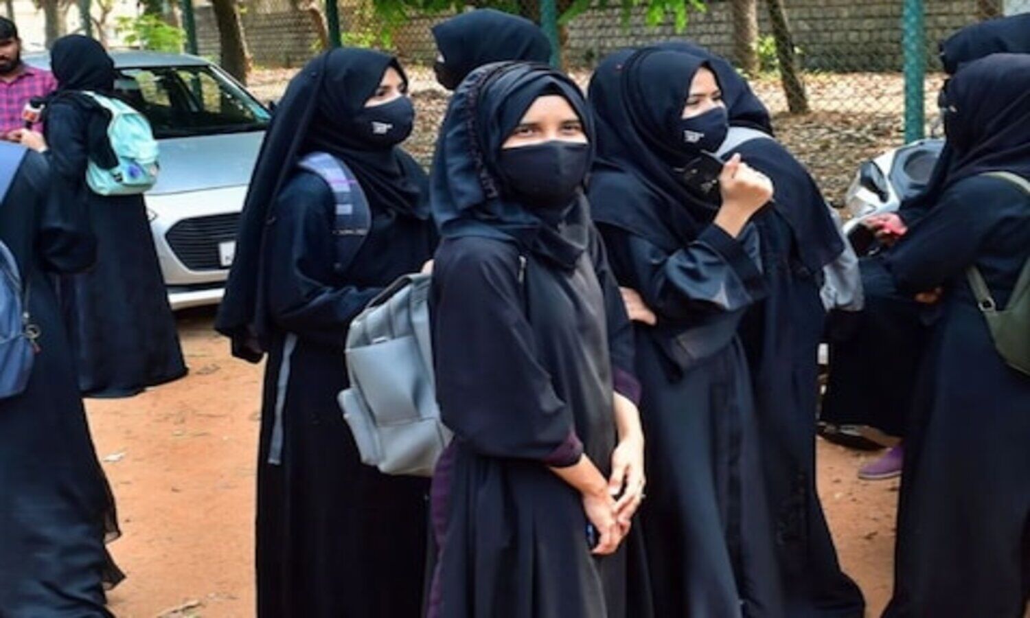 Hijab Controversy: Muslim girls want to wear hijab at the behest of PFI, Karnataka government said in SC
