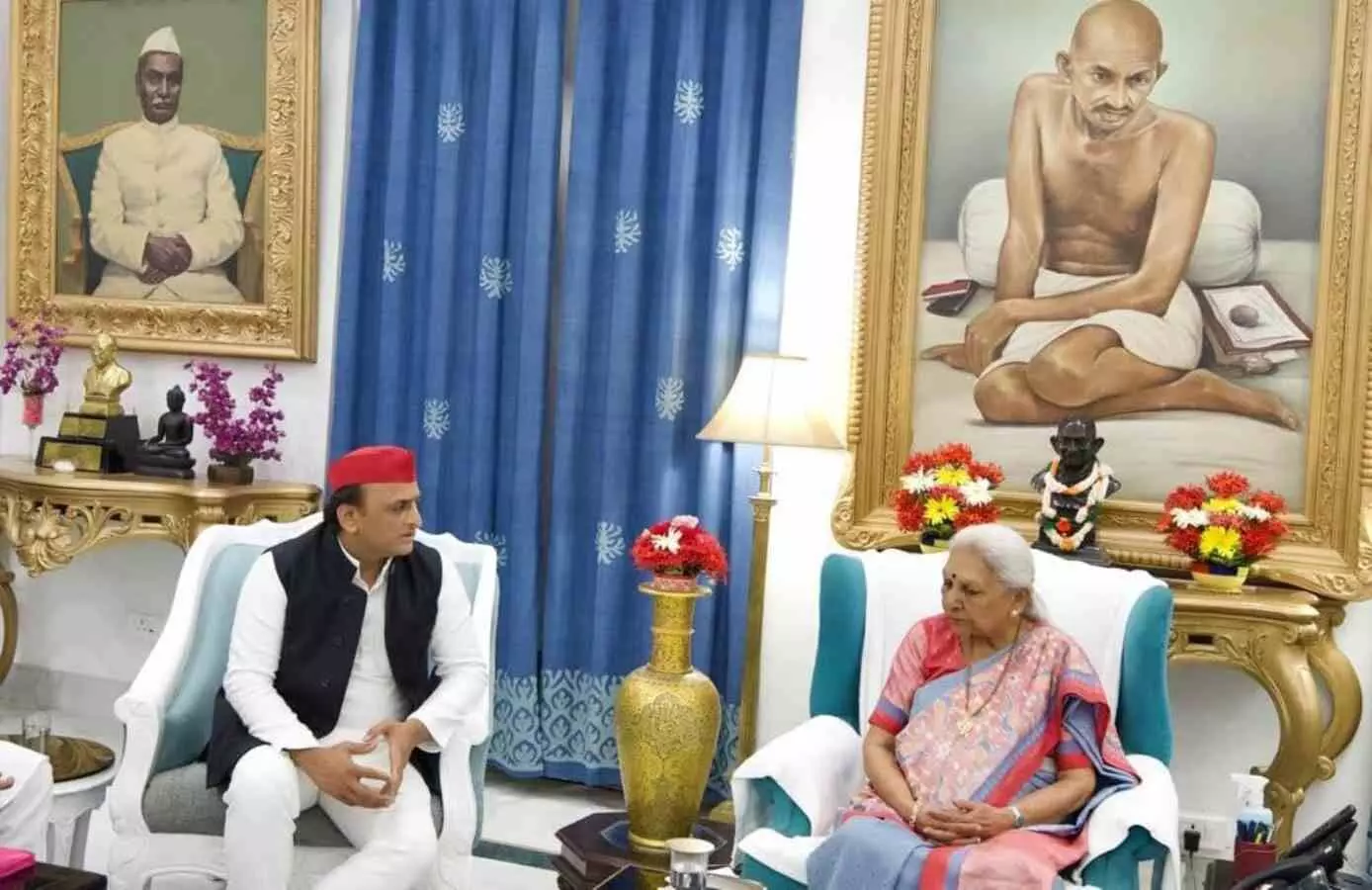 akhilesh yadav meet with governor anandiben patel complaint against yogi govt azam khan