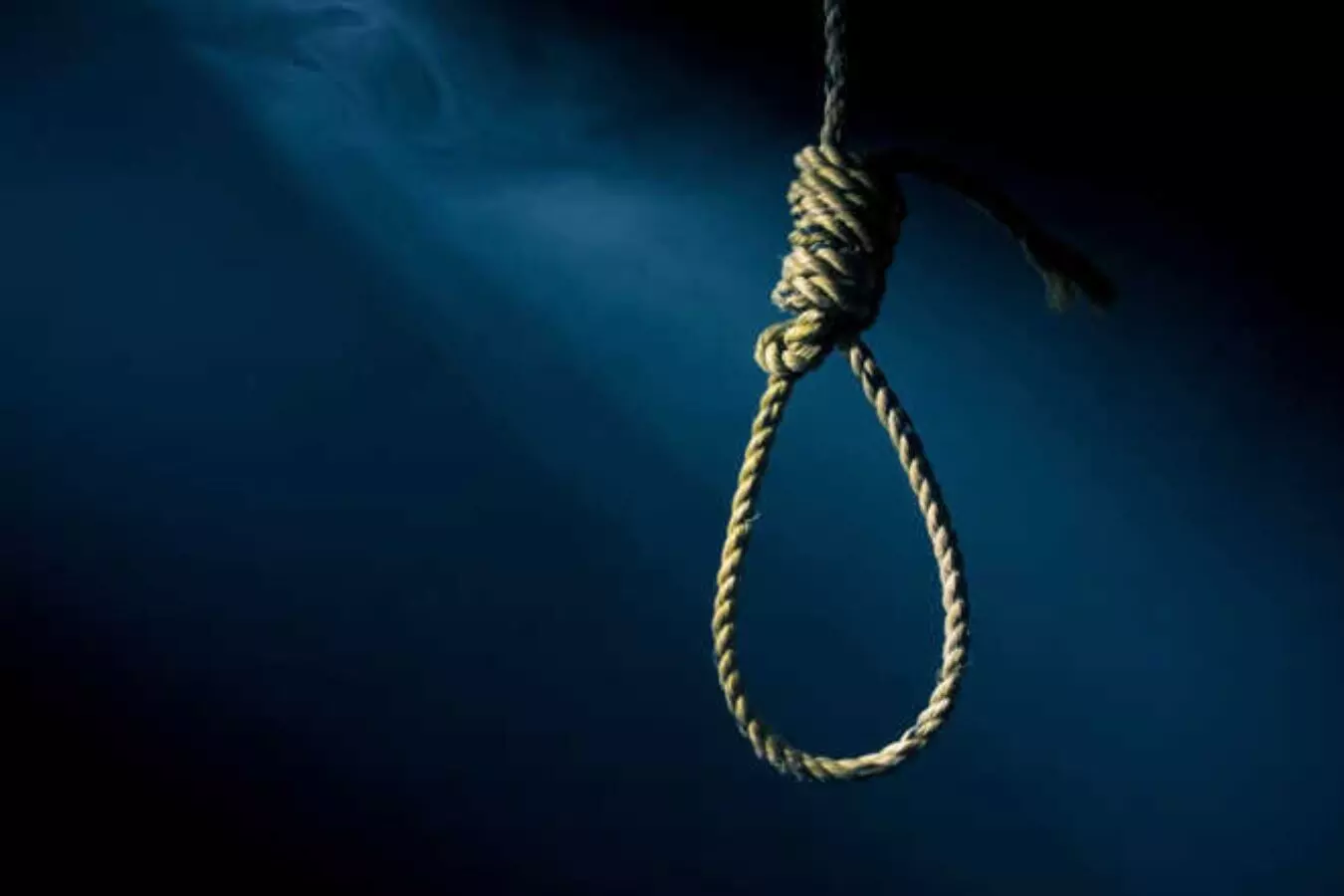 Firozabad News mother scolding Angered teenager hanged himself created ruckus in family