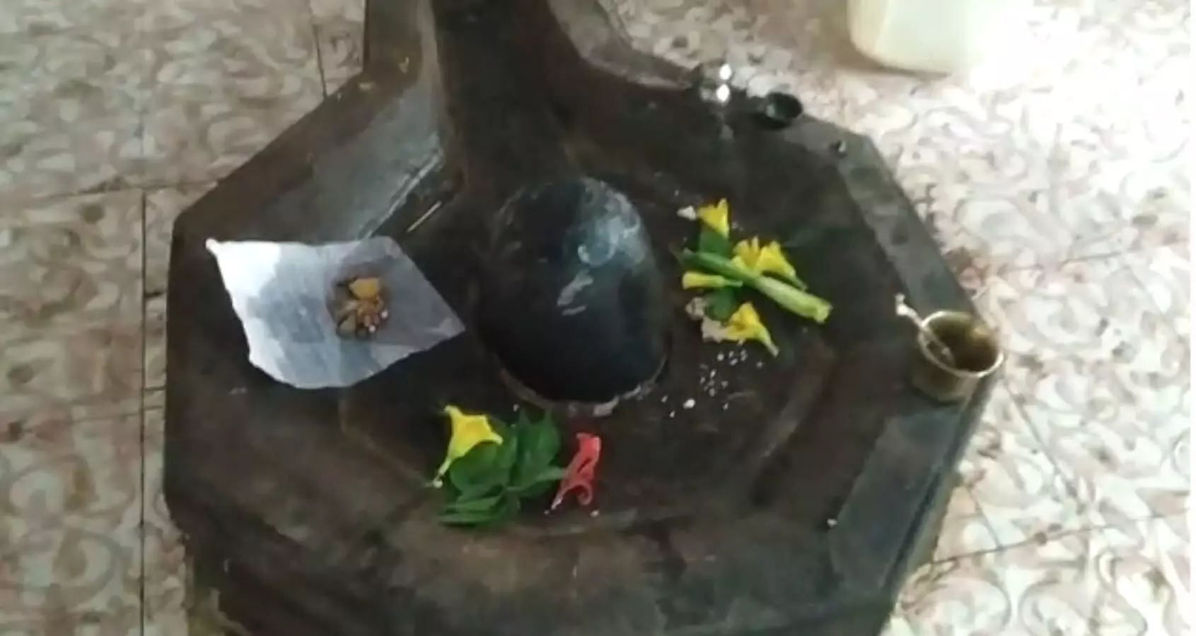 MP News in Semaria famous temple Anti social element vandalized broke idol