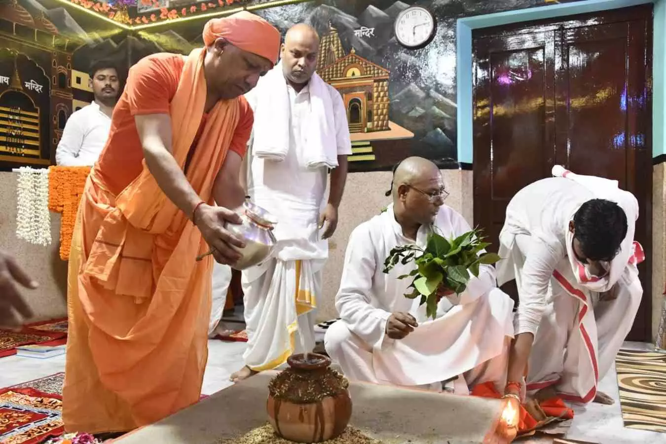 cm yogi adityanath kalash sthapana 2022 in gorakhnath temple rituals started navratri 2022