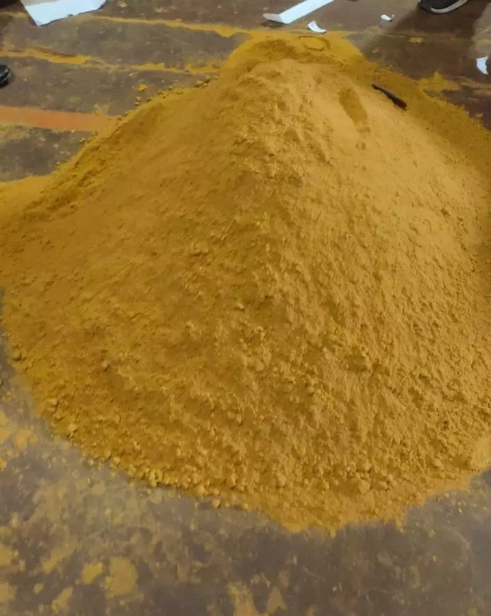 Hapur News wood powder mixing  made SpicesTook six samples of yellow and red chilies turmeric powder
