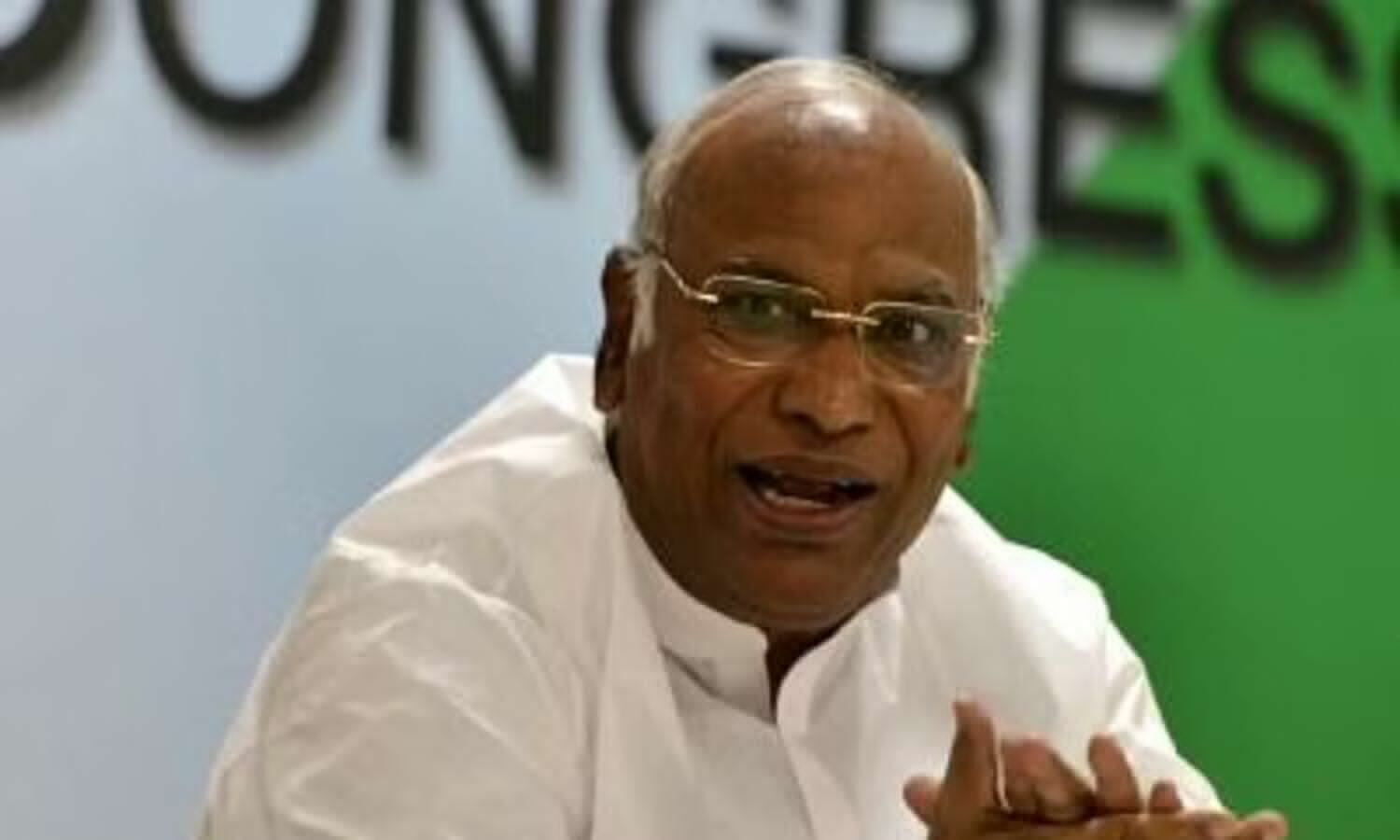 Congress President Election: Kharge is the choice of Gandhi family for the post of President, Gehlot also supported