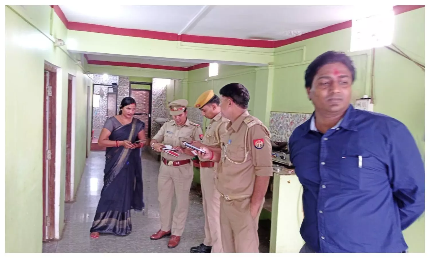 Sonbhadra: प्राइवेट अस्पतालों पर प्रशासनिक टीम की रेड, अस्पताल छोड़ फरार हुए संचालक, नोटिस जारी