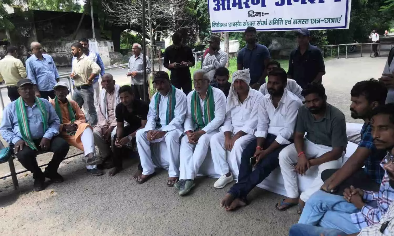Allahabad university fee hike against protest hunger strike three student funeral procession