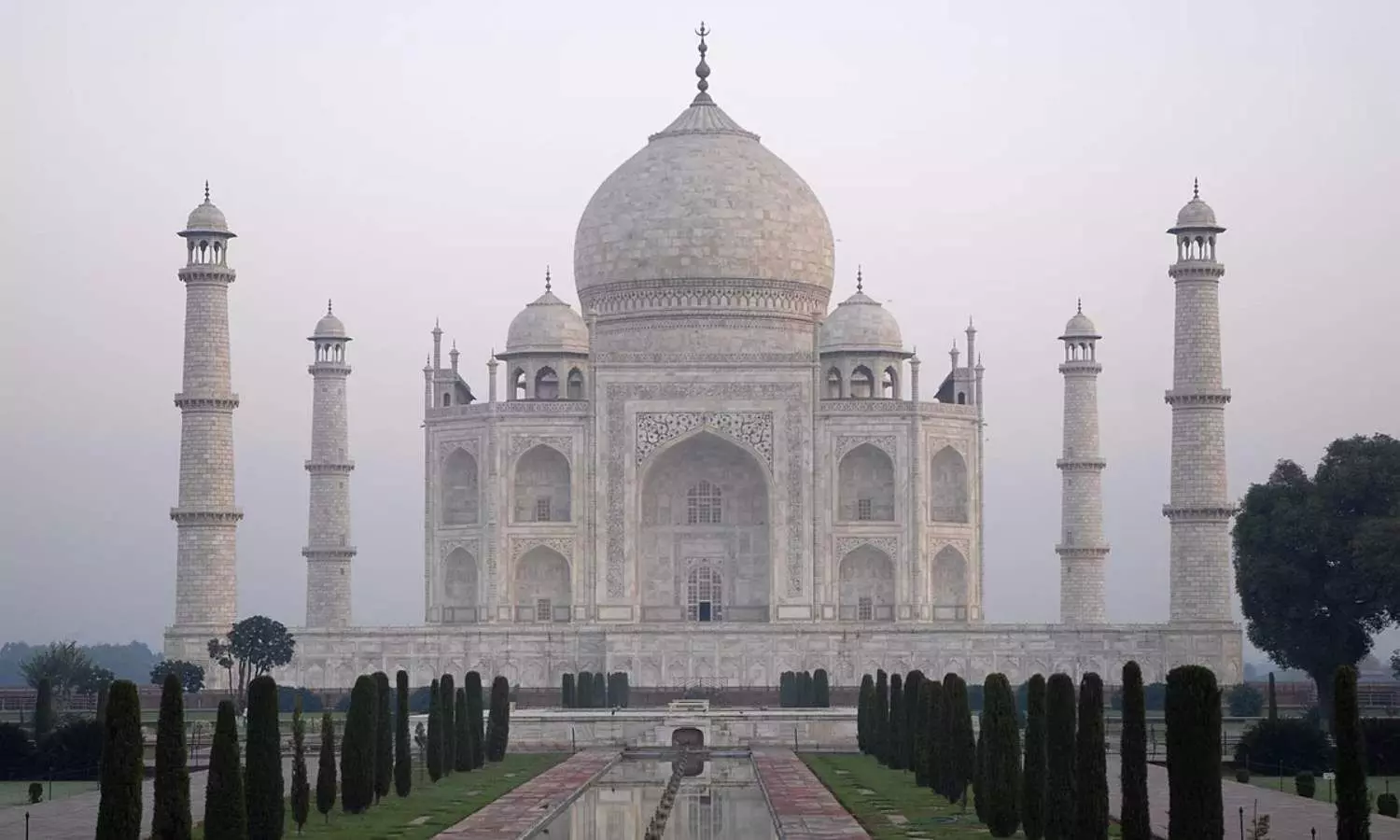 Agra Supreme Court order Taj Mahal 500 meters radius ADA pasted notices on shops goods vehicles band