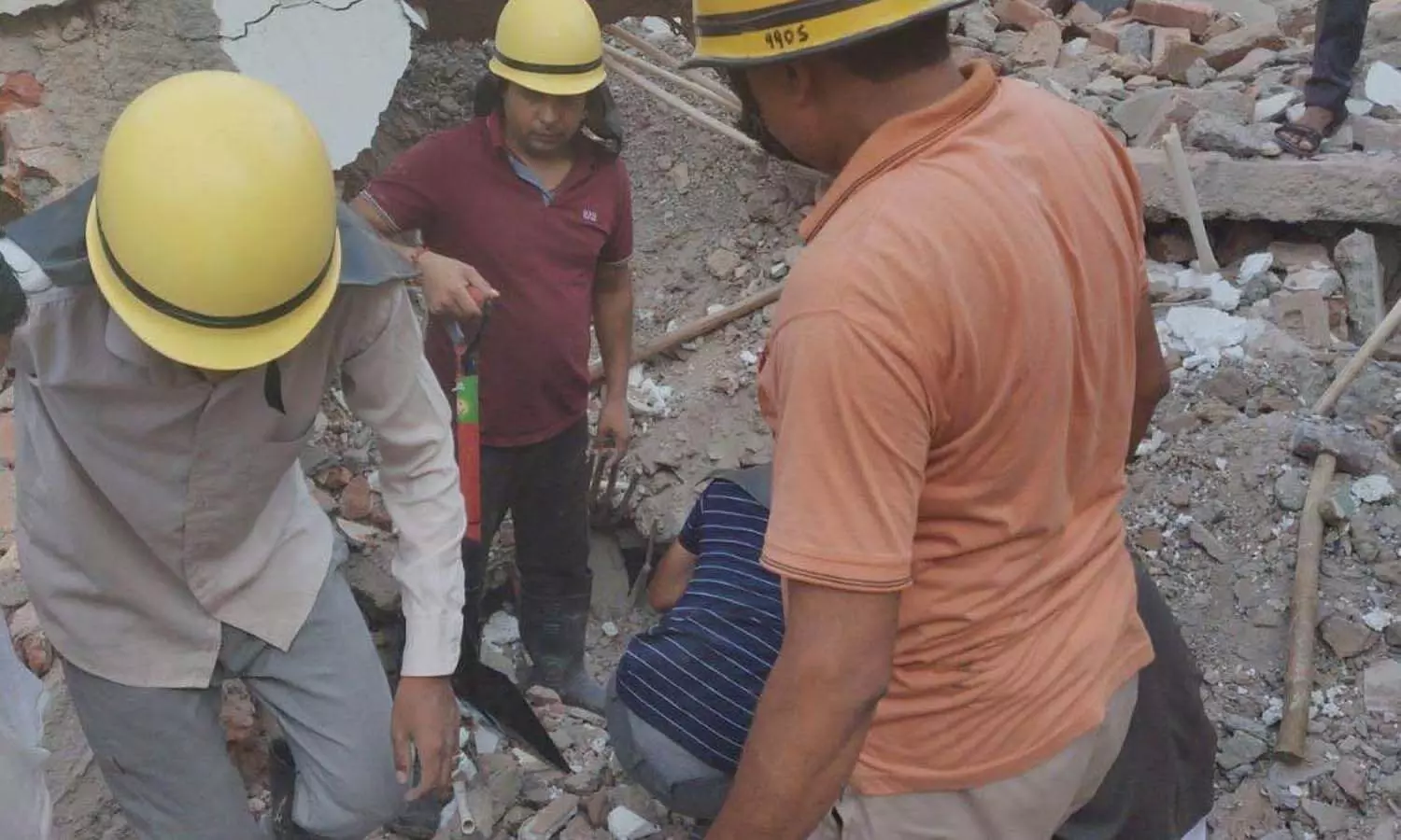 Major accident during demolition of building in Gurugram, 3 laborers buried under debris