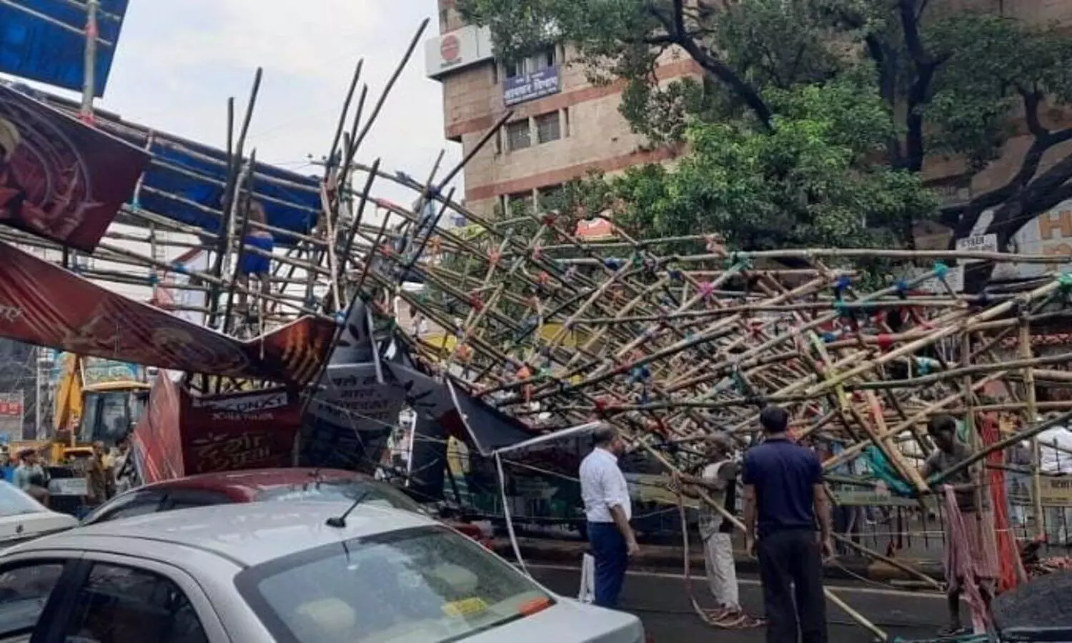 patna puja pandal archway suddenly collapsed