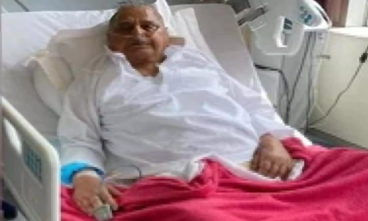 Mulayam Singh Yadav on ventilator for the fourth consecutive day