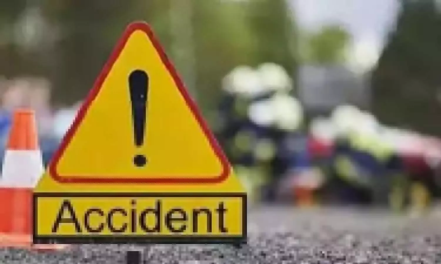 gonda road accident car hit by childrens 3 dead