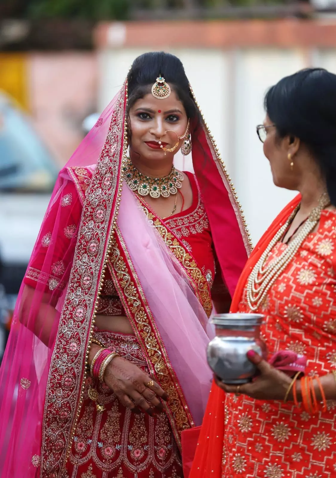 करवा चौथ की थाली, नया लहंगा और सोलह श्रृंगार... सीमा हैदर ने सचिन के लिए  रखा व्रत - noida Karva Chauth thali new lehenga makeup pakistani Seema  Haider is fasting for Sachin