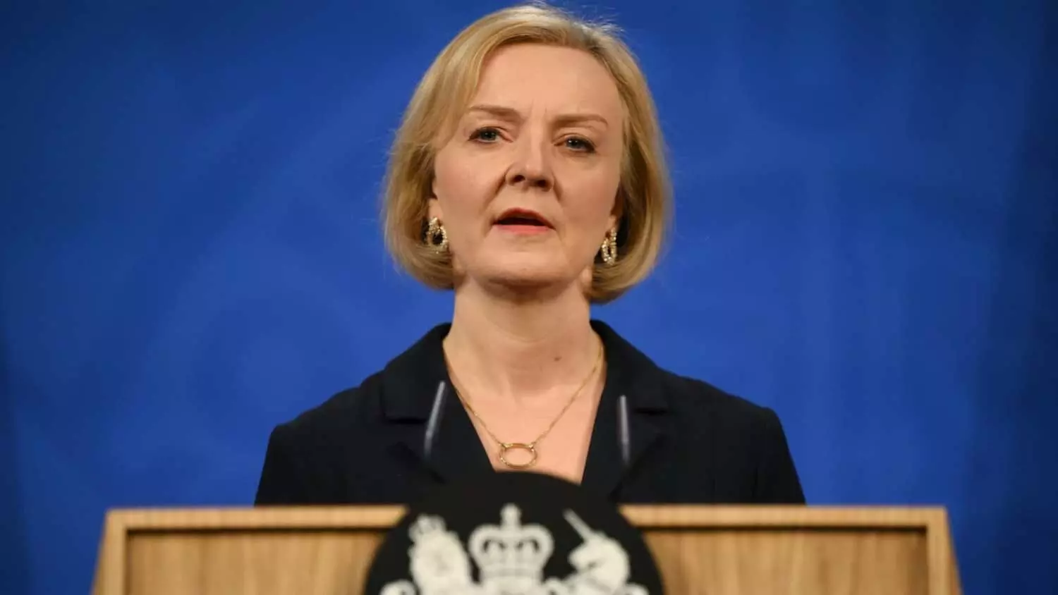 uk pm liz truss faces serious pressure for his policies demand for resignation
