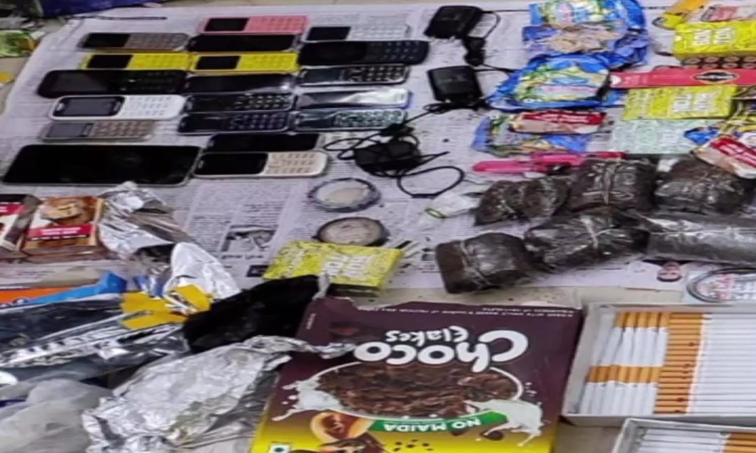 Search operation in the most secure jail of Bihar, 1.25 kg of ganja, 19 mobiles including many banned items recovered