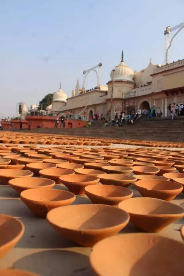 ayodhya deepotsav 2022 work of decorating the lamps at ram ki paidi is completed