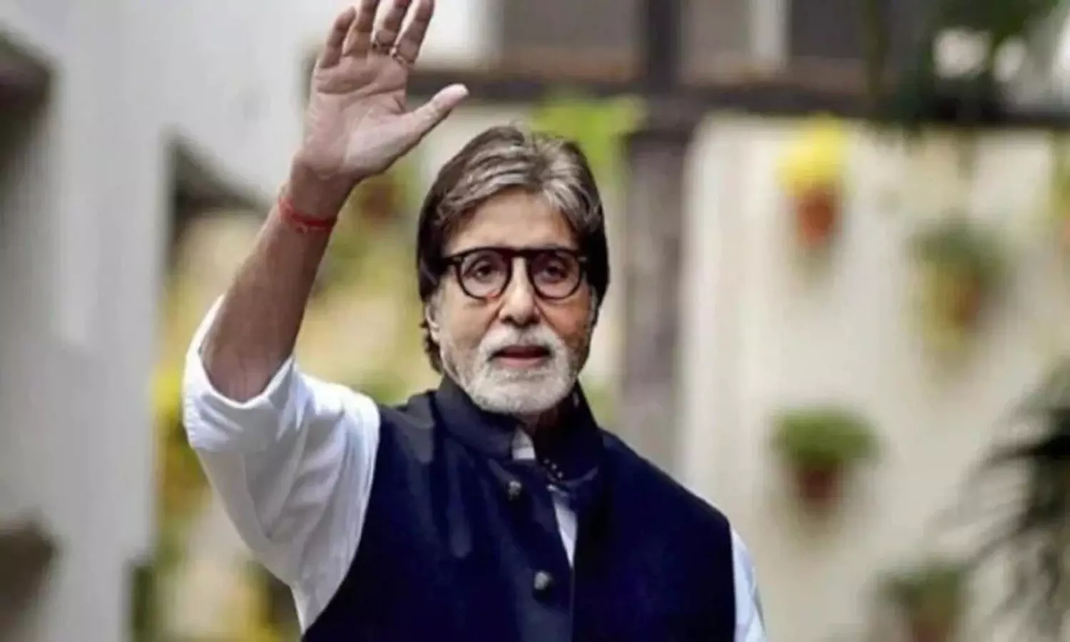 Amitabh Bachchan के पैर की नस कटी, लगातार बहता रहा खून, तुरंत ले जाया गया अस्पताल