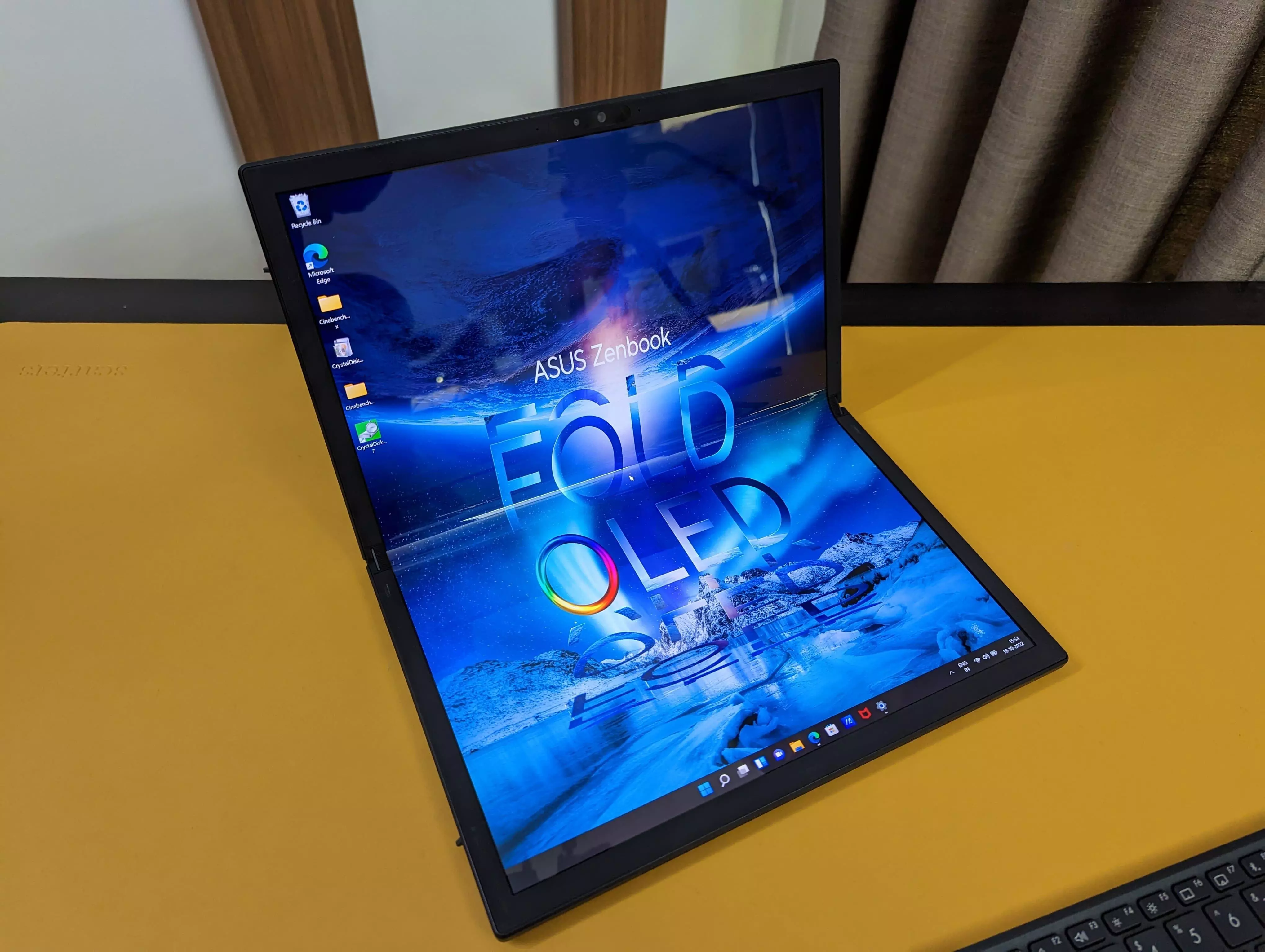 Asus ZenBook 17 Fold OLED