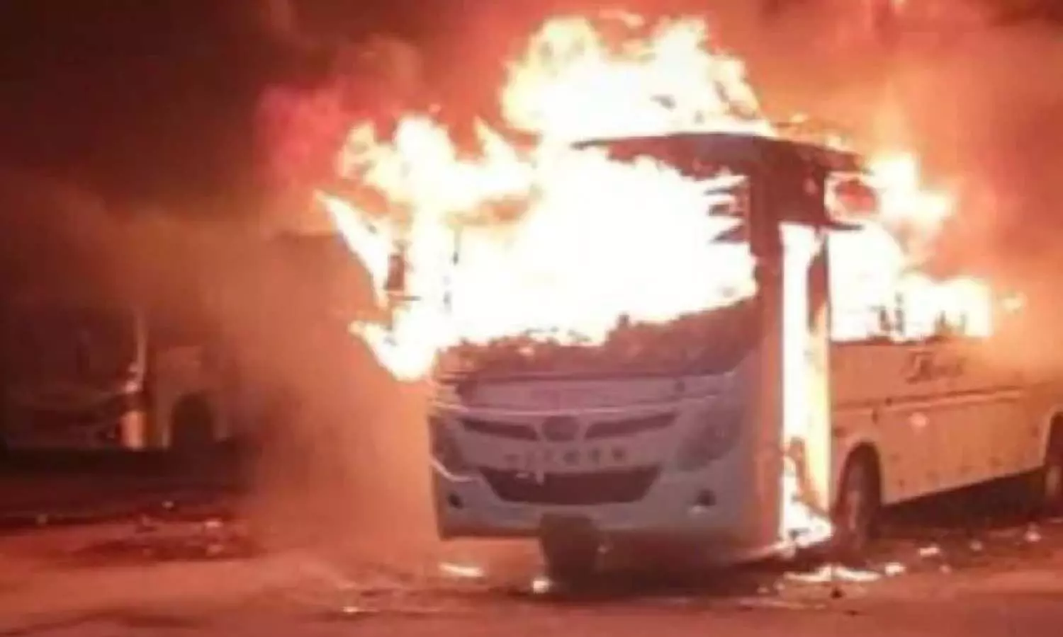Accident at Ranchi Khadgarha bus stand, bus caught fire, driver-helper burnt to death