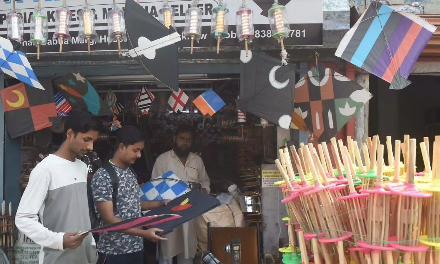 On the second day of Diwali, there seems to be a gathering, today we will fight a lot, there will be a crowd at kite shops