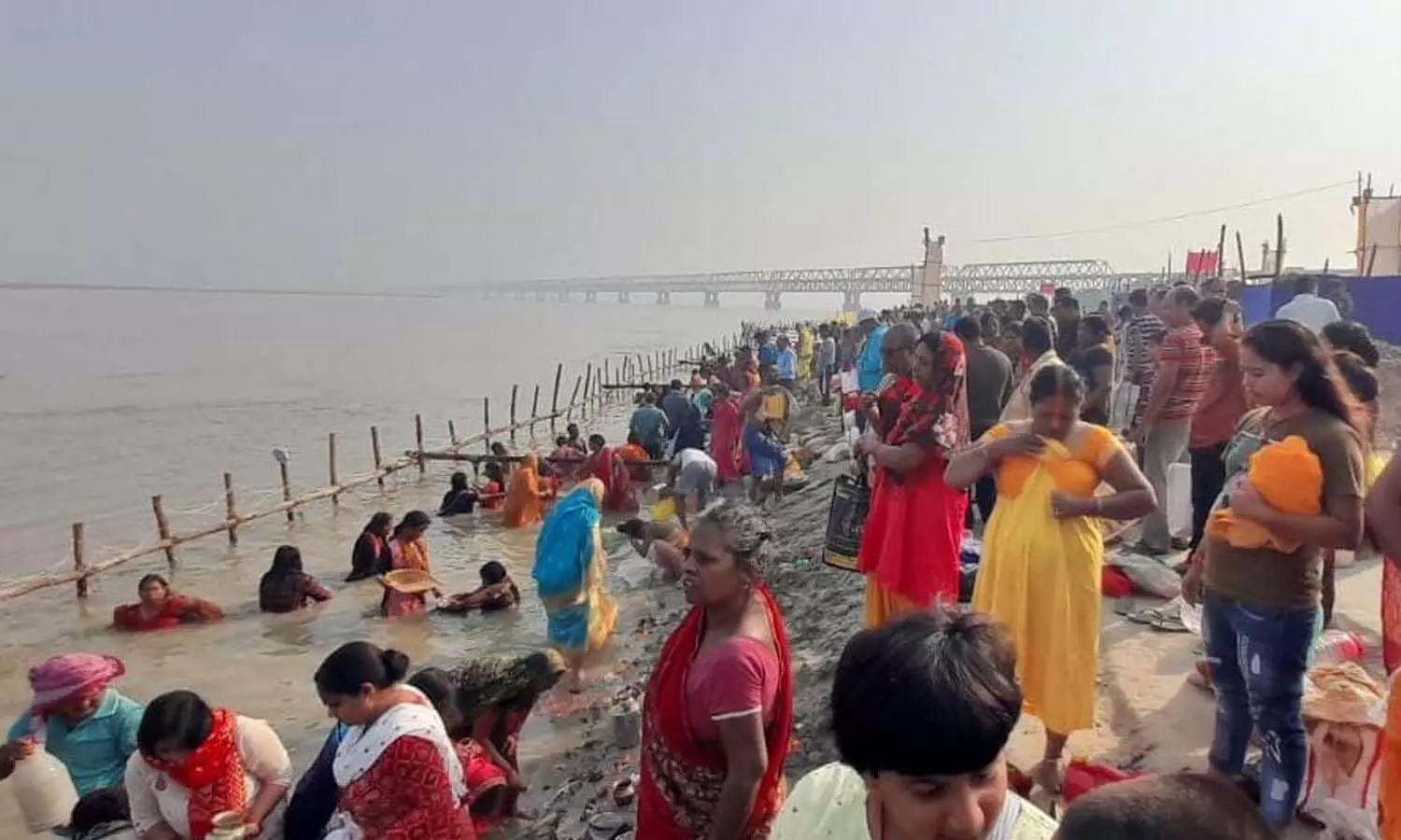 Chhath, the great festival of folk faith begins with bathing, crowds of devotees gathered at the Ganges Ghats