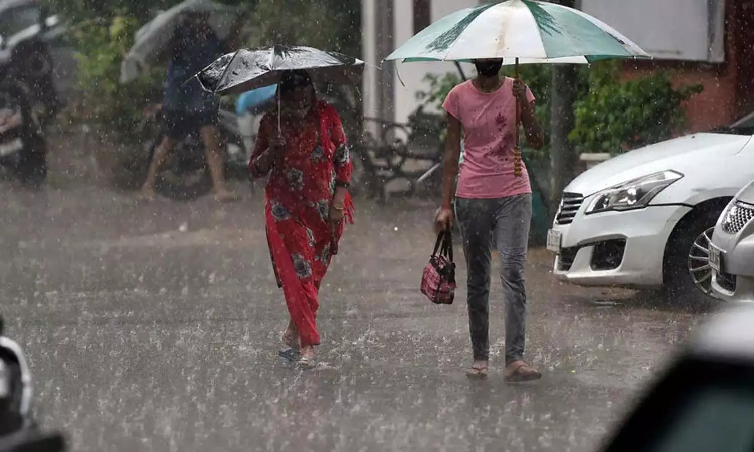 It rained in Chennai this morning, heavy waterlogging in Purasivakkam area