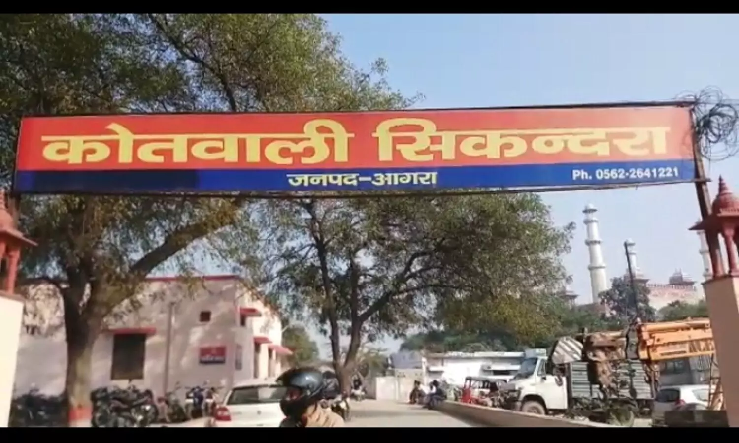 Agra illegal mining raid