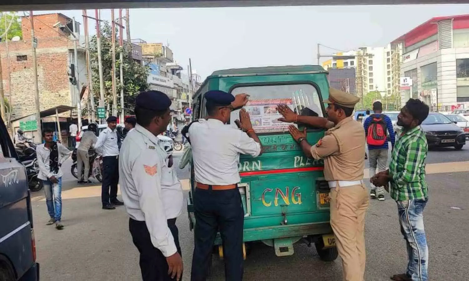 Lucknow News Traffic police launched awareness campaign pasted stickers
