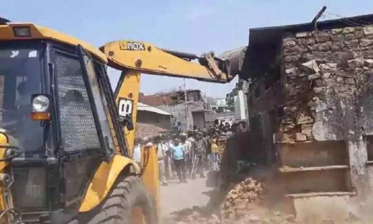 MP municipal corporation bulldozer reached the Kabadi locality destroyed the illegal construction